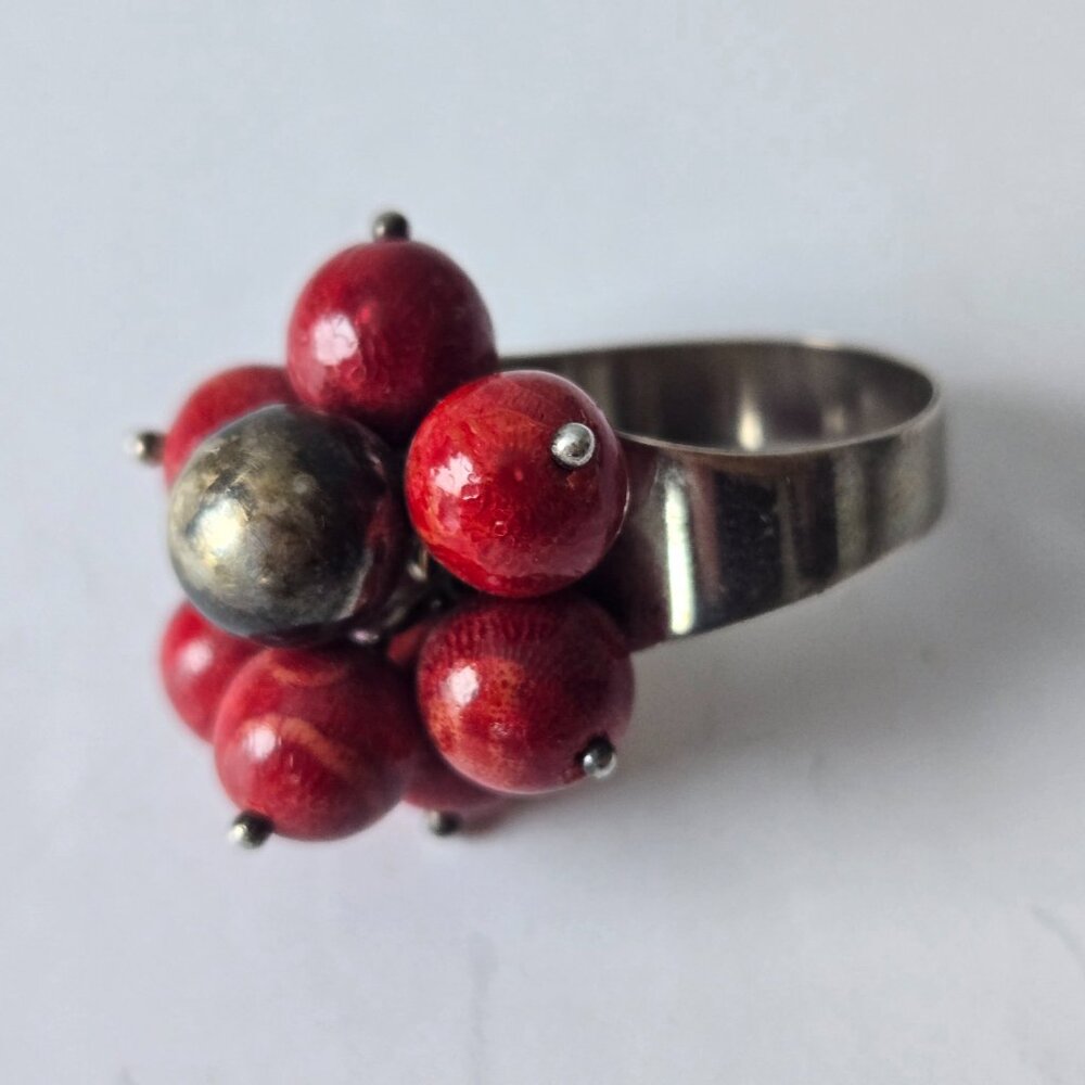 Vintage Kaiji Aarikka Red Coral Cluster & Sterling 925 Ball Ring from FINLAND